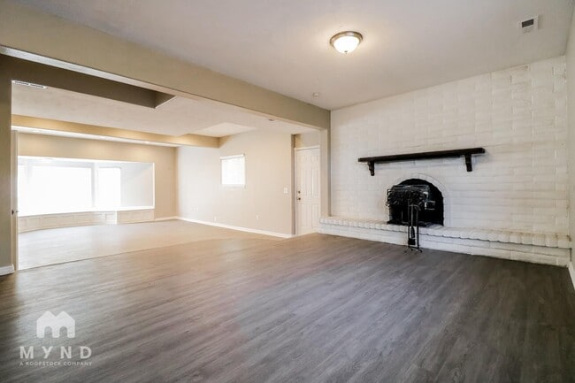 Building Photo - 5888 Cilma Dr