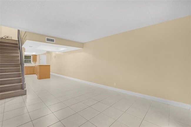 Building Photo - 6111 SW 42nd Ct