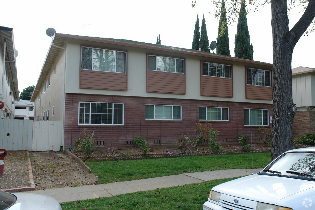 Primary Photo - Santana Courtyard Apartments