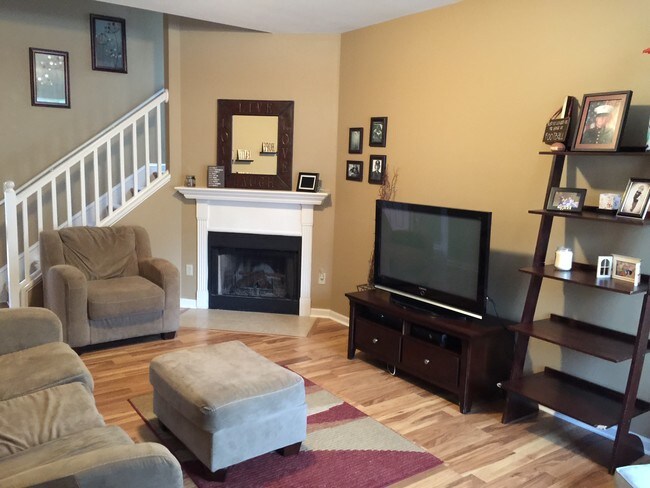 Foto del edificio - 721 Woodland Creek Way