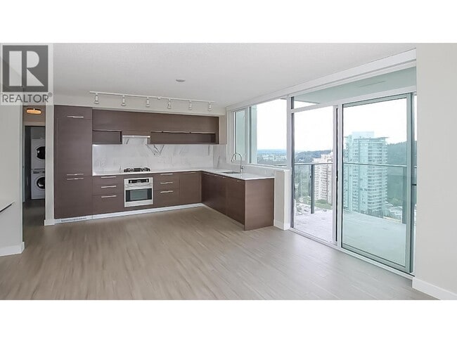 Building Photo - 570 Emerson St