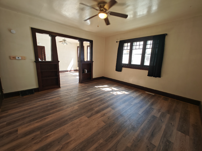 Foto del edificio - 422 N Maple Ave