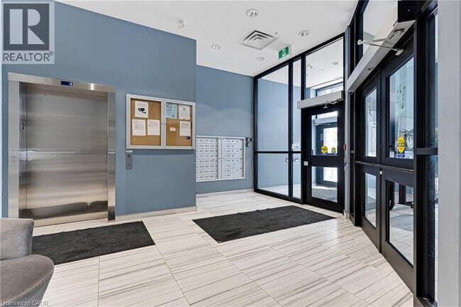 Building Photo - 195 Commonwealth St