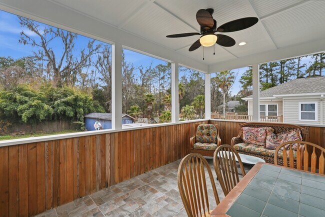 Foto del edificio - Prime Coastal Location!