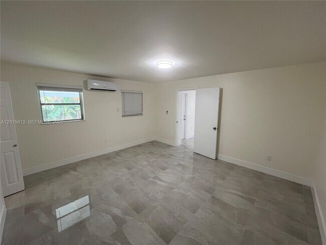 Foto del edificio - 9970 SW 14th Terrace