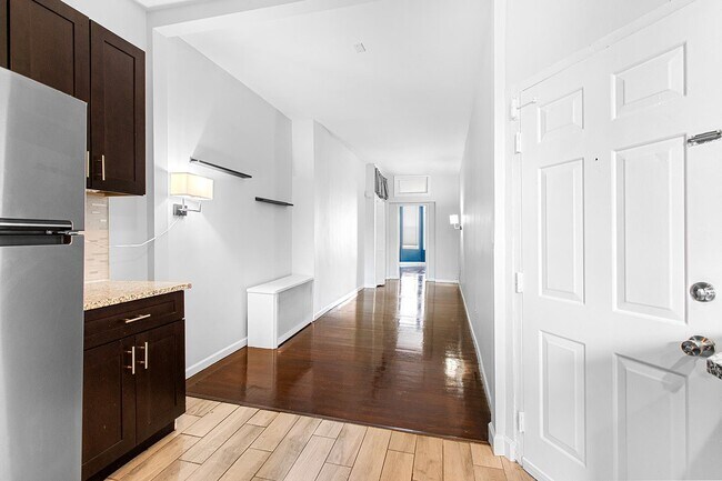 Foto del edificio - 327 Monroe St