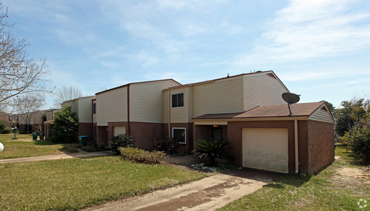 Foto principal - 3241-3255 Fernwood Dr