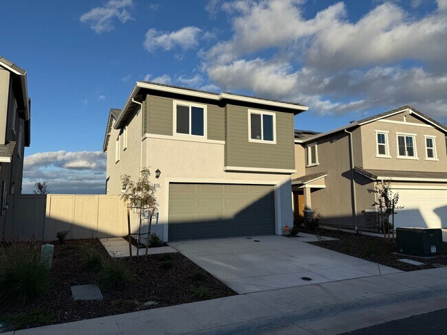 Foto del edificio - 4 Bed 2.5 Ba 2 Story 2 Car