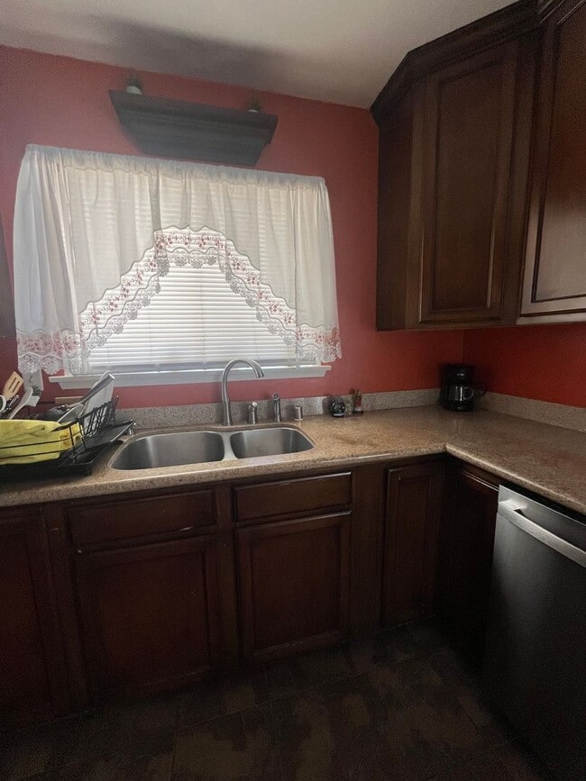 Building Photo - Single Family Furnished Home for Lease
