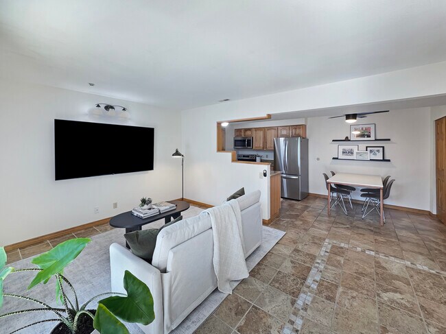 Building Photo - 1690 Upper Ironhorse Loop