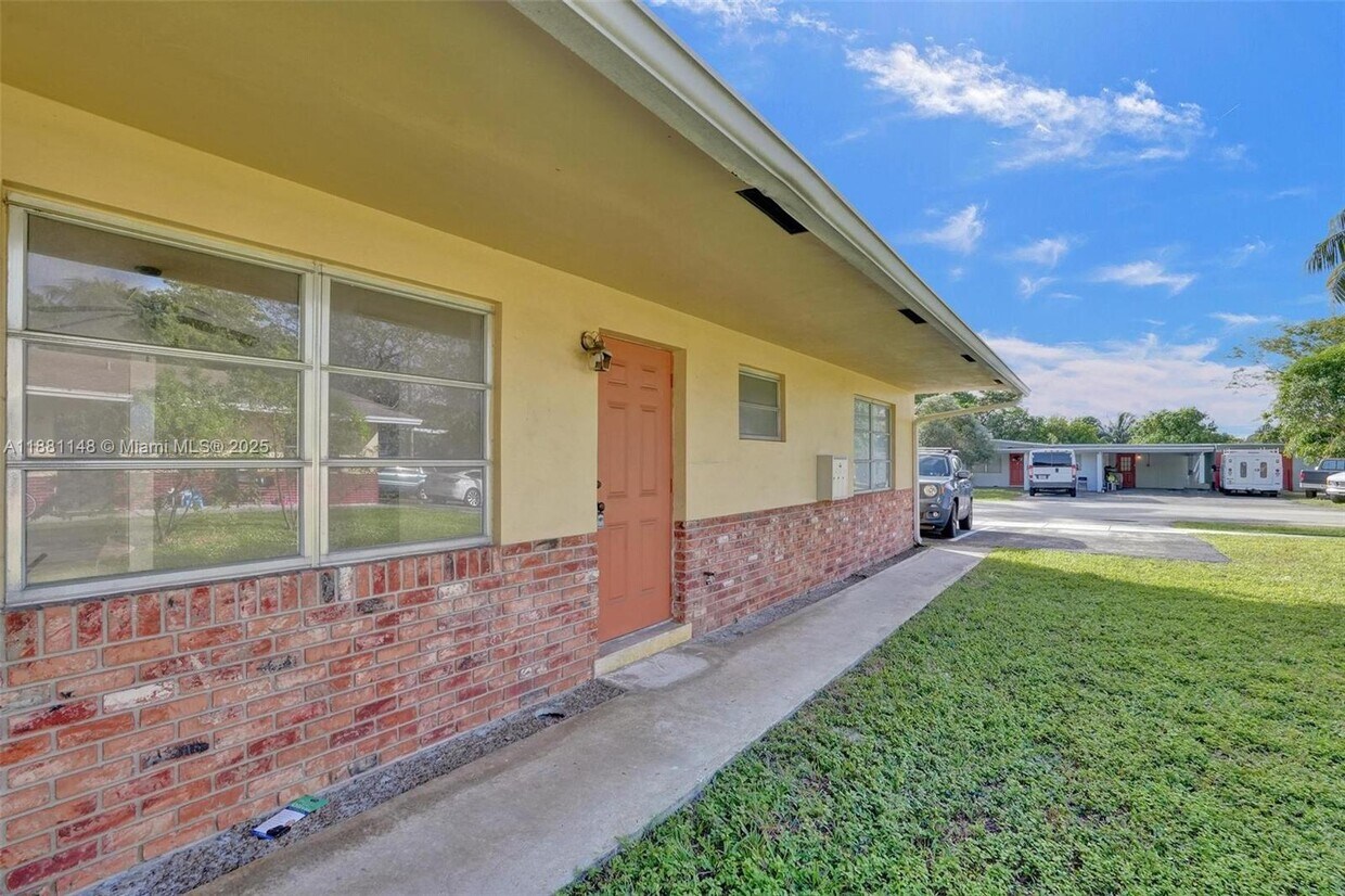 Foto principal - 771 NW 42nd St