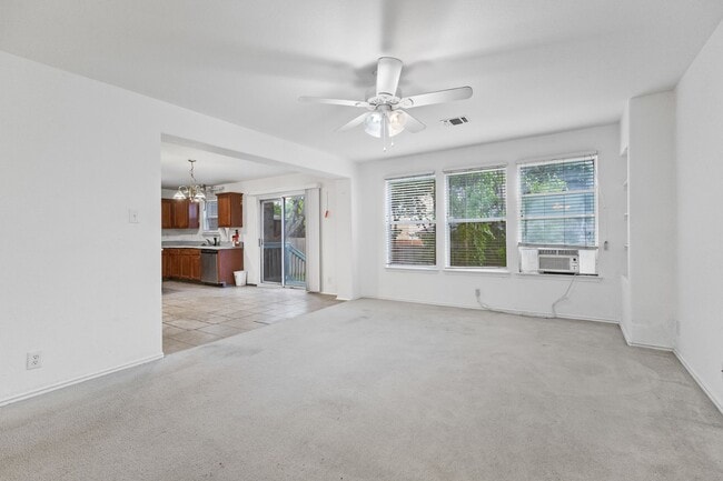 Building Photo - Charming Home Awaits: Spacious & in a Prim...