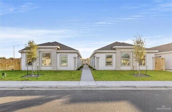 Building Photo - 10 Shavano Dr