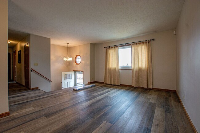 Foto del edificio - 3 Bedroom / 2 Bath Home in Bellevue Availa...