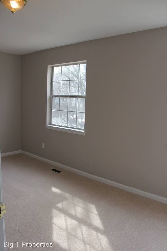 Building Photo - 16327 Taconic Cir