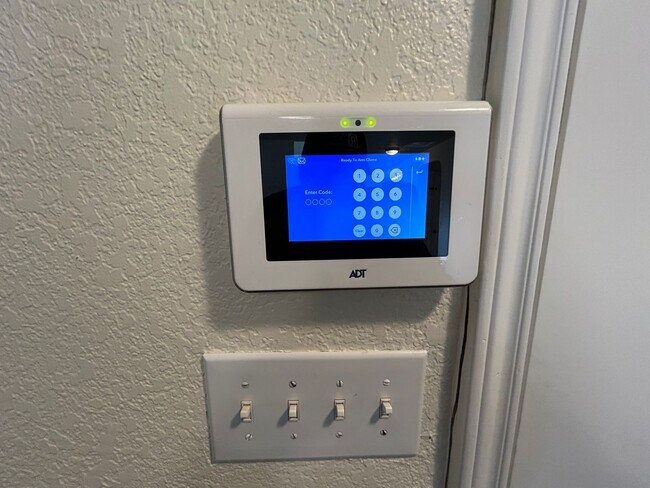 Foto del edificio - **APPLICATION RECEIVED** **MOVE IN SPECIAL...