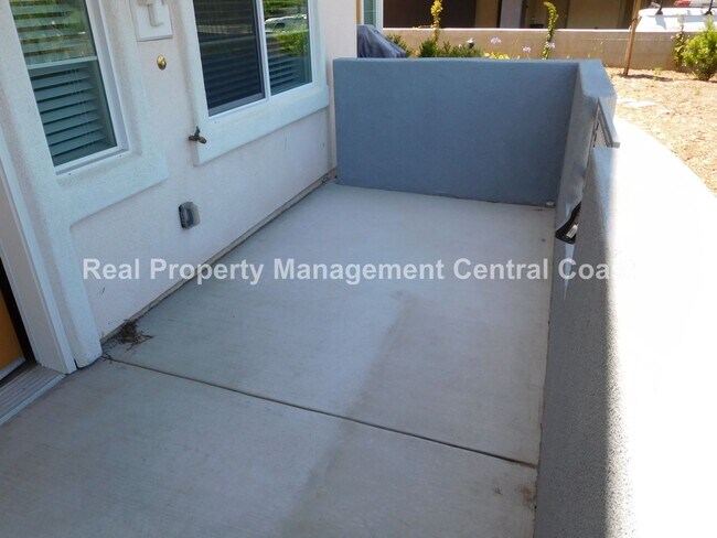 Foto del edificio - AVAILABLE AUGUST - Modern Townhome in SLO ...