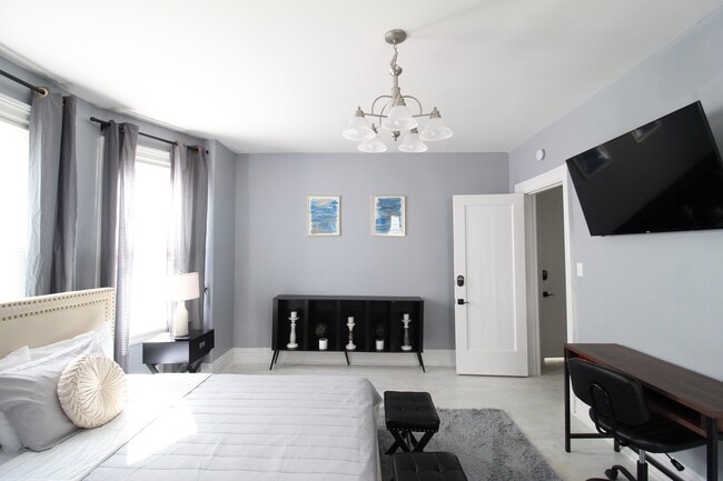 Building Photo - 800 Monroe Ave