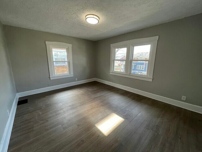 Building Photo - 3628 Birchwood Ave