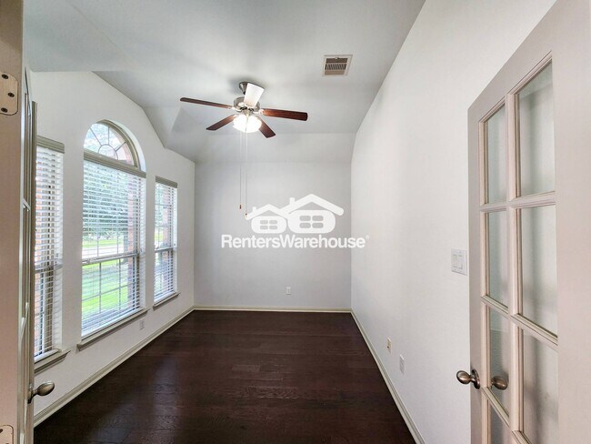 Foto del edificio - 4515 Greenleaf Dr