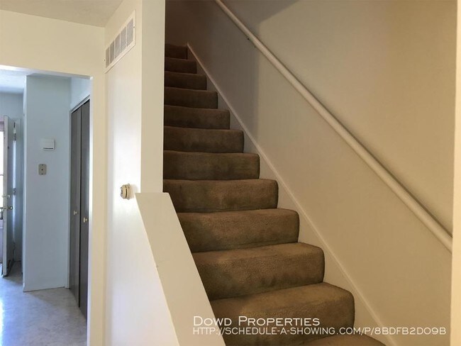 Building Photo - 106 College Park Ct