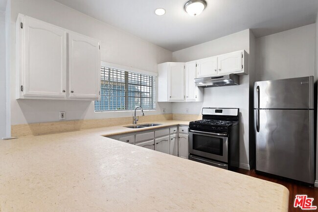 Foto del edificio - 3421 Walton Ave