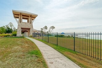 Building Photo - 18118 Van Berkel Ln