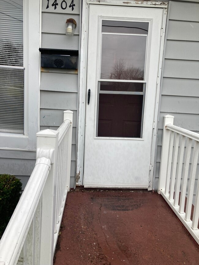 Building Photo - 1404 Wirt Ave