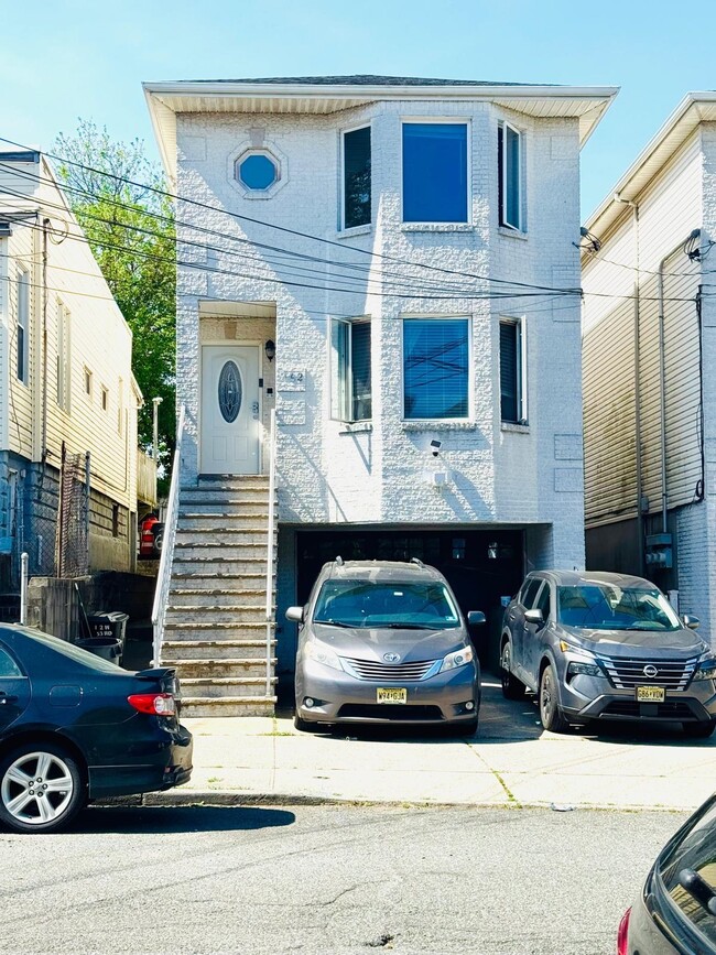Building Photo - 162 W 53rd St