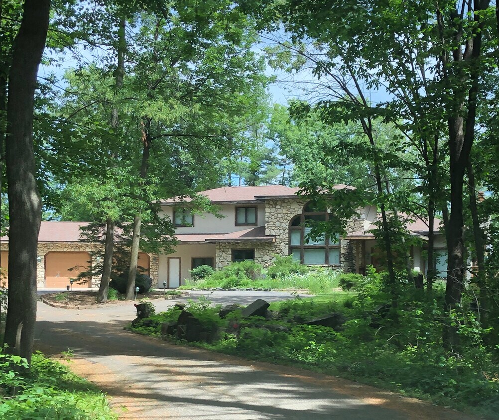 1360 Okray Dr Unit 1, Stevens Point, WI 54481 Apartments in Stevens