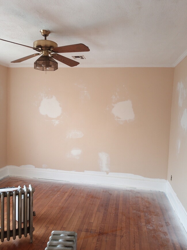 2 bedroom with extra 1/2 room next to main bedroom - 1414 Franklin St