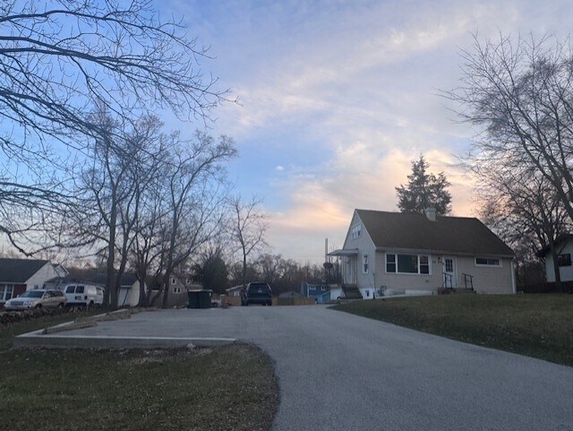 Foto del edificio - 28W625 Lester St