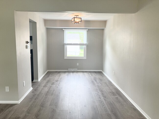 Foto del edificio - 15120 W Kingsway Dr