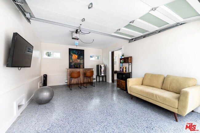 Foto del edificio - 3031 Wellington Rd