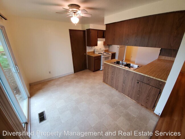 Foto del edificio - 2809-4447 Amanda Ln NE