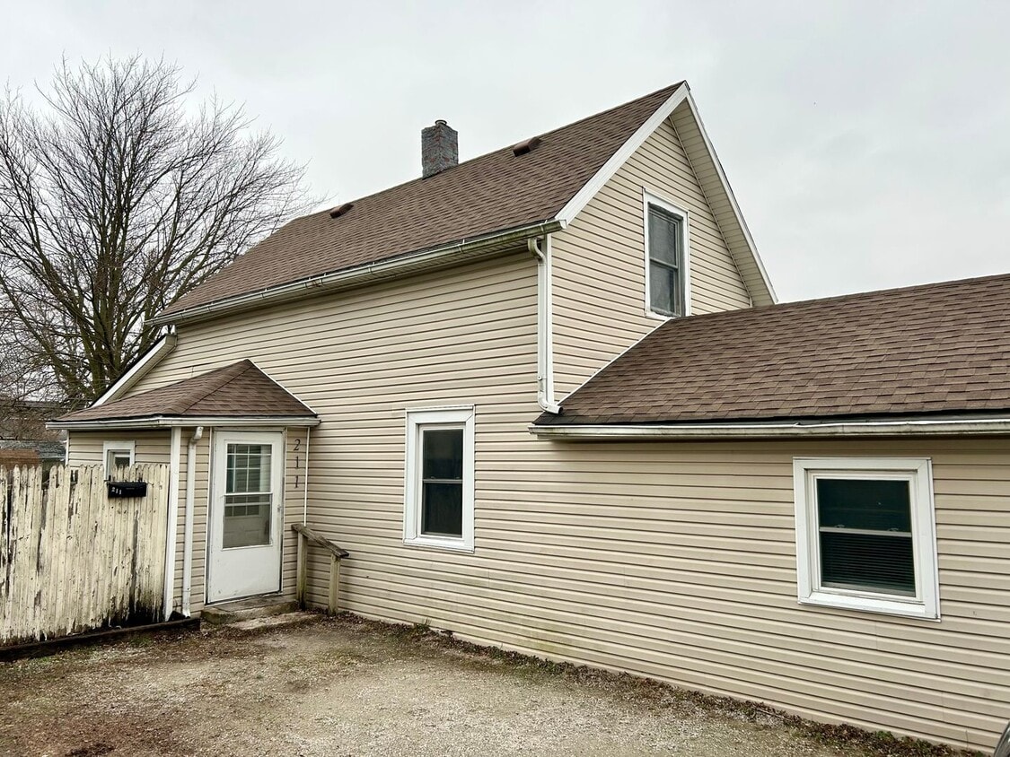 Primary Photo - Check Out This 3-Bed/1-Bath House in Bluff...