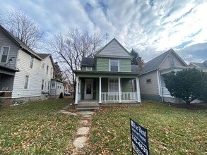 Building Photo - 832 Columbia Ave