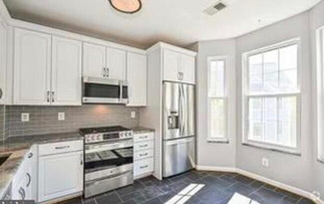 Building Photo - 20447 Chesapeake Sq