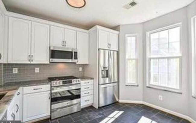 Building Photo - 20447 Chesapeake Sq