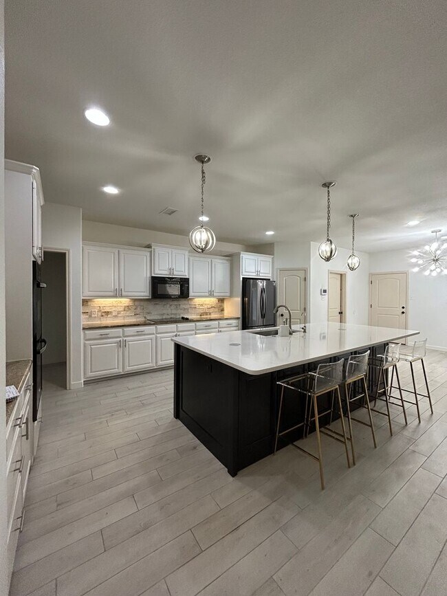 Building Photo - Beautiful Home in Northwest Midland-Los Pa...