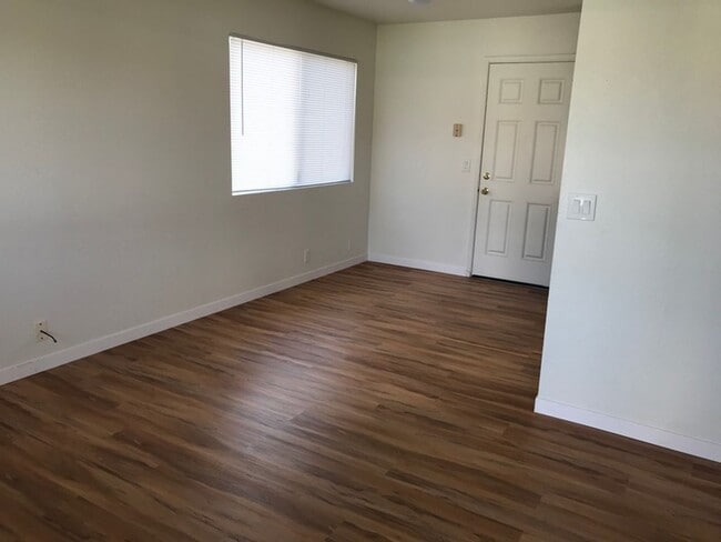 Building Photo - Great Location In Guadalupe