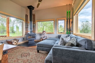 Building Photo - 1085 Rainbow Loop