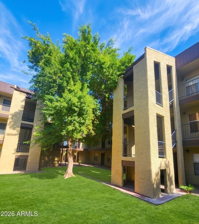 Building Photo - 461 W Holmes Ave
