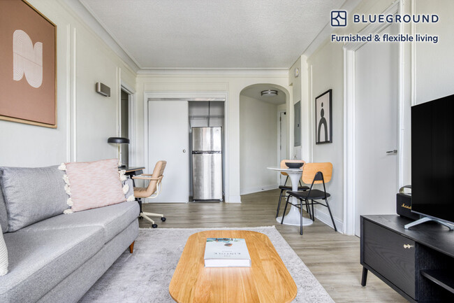 Foto del edificio - 1400 N Lake Shore Dr