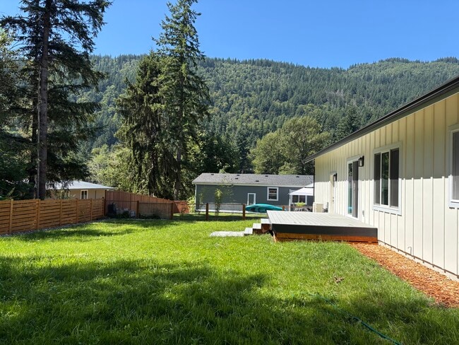 Foto del edificio - 3019 Hemlock Way