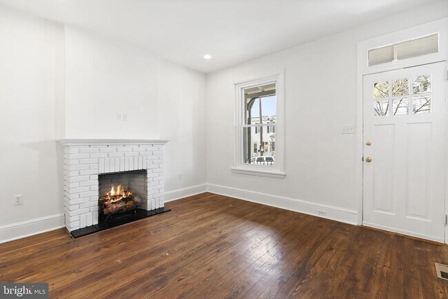 Building Photo - 465 Ripka St