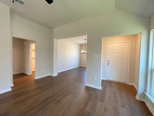 Building Photo - 3050 Dade Loop