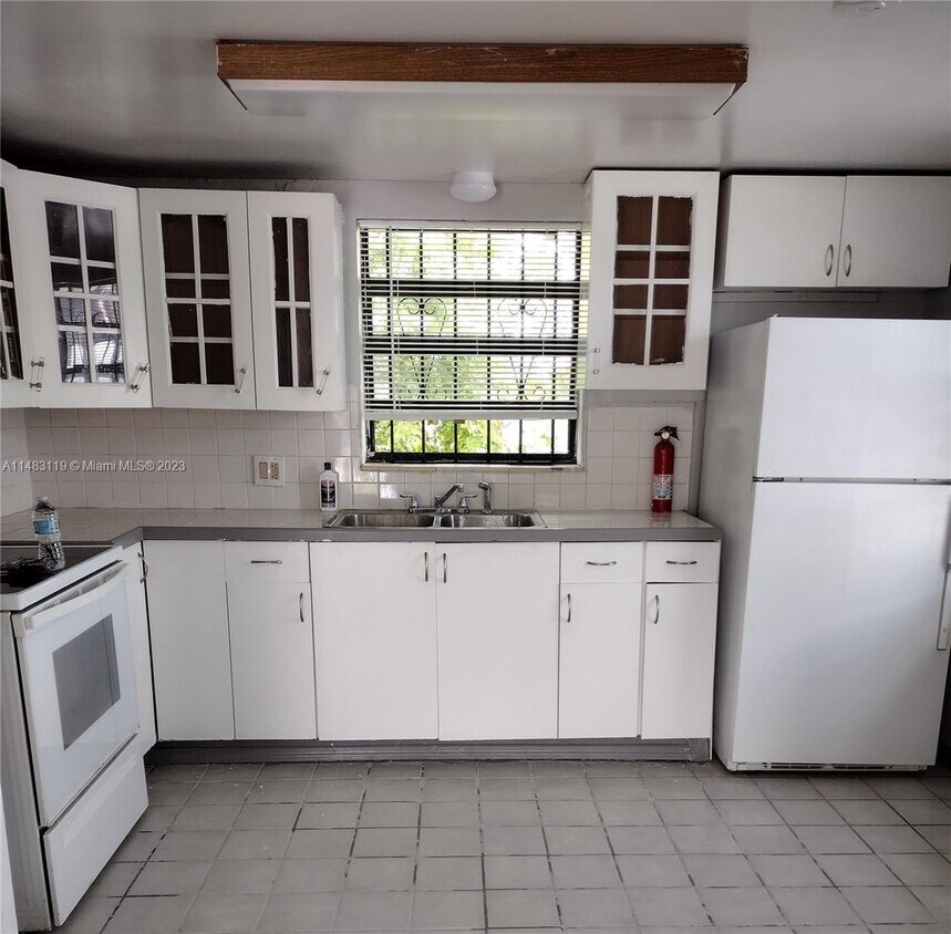 Foto del edificio - 810 NW 96th St