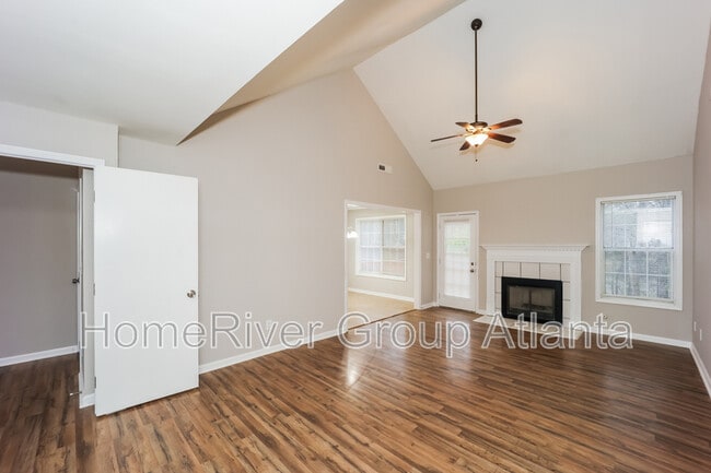 Building Photo - 2175 Lake Royale Dr
