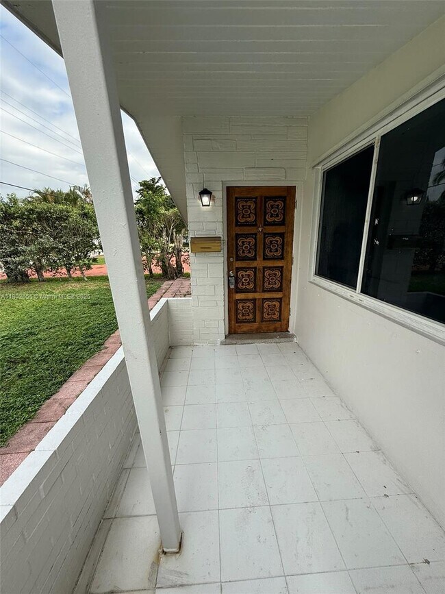 Foto del edificio - 7410 Granada Blvd
